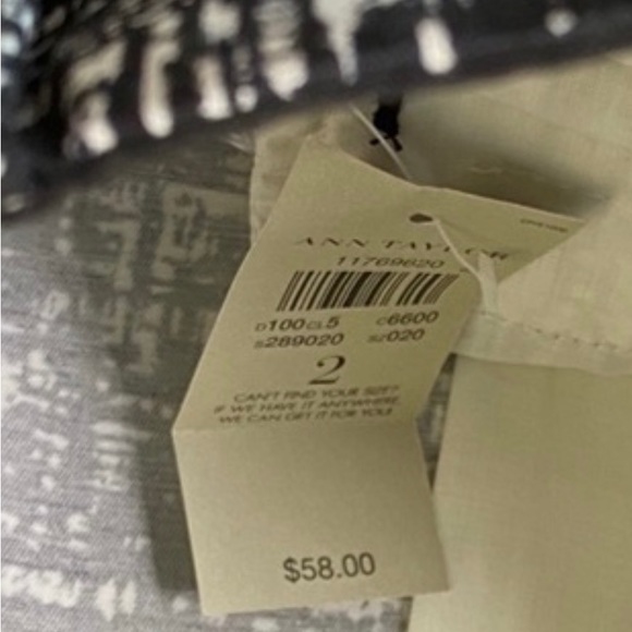 ANN TAYLOR BLACK AND WHITE GRAFFITI PRINT SHORT - Picture 6 of 6